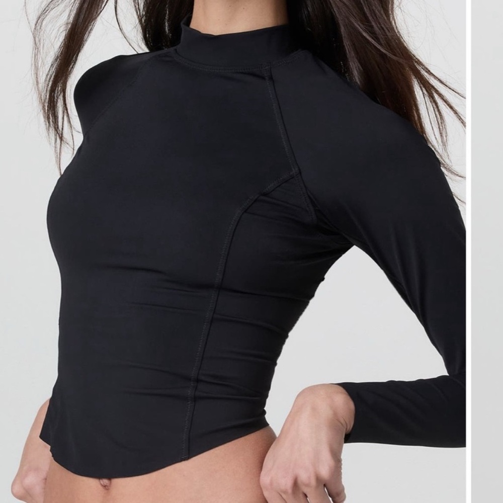 Vuori crush black Long Sleeve rash guard